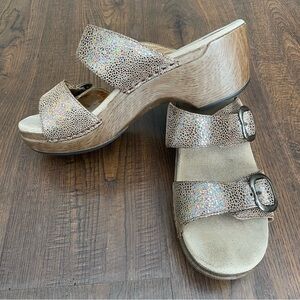 Dansko Heels Sandals Comfort Wedge Slide Gold Iridescent Leather Clogs 38 7.5-8